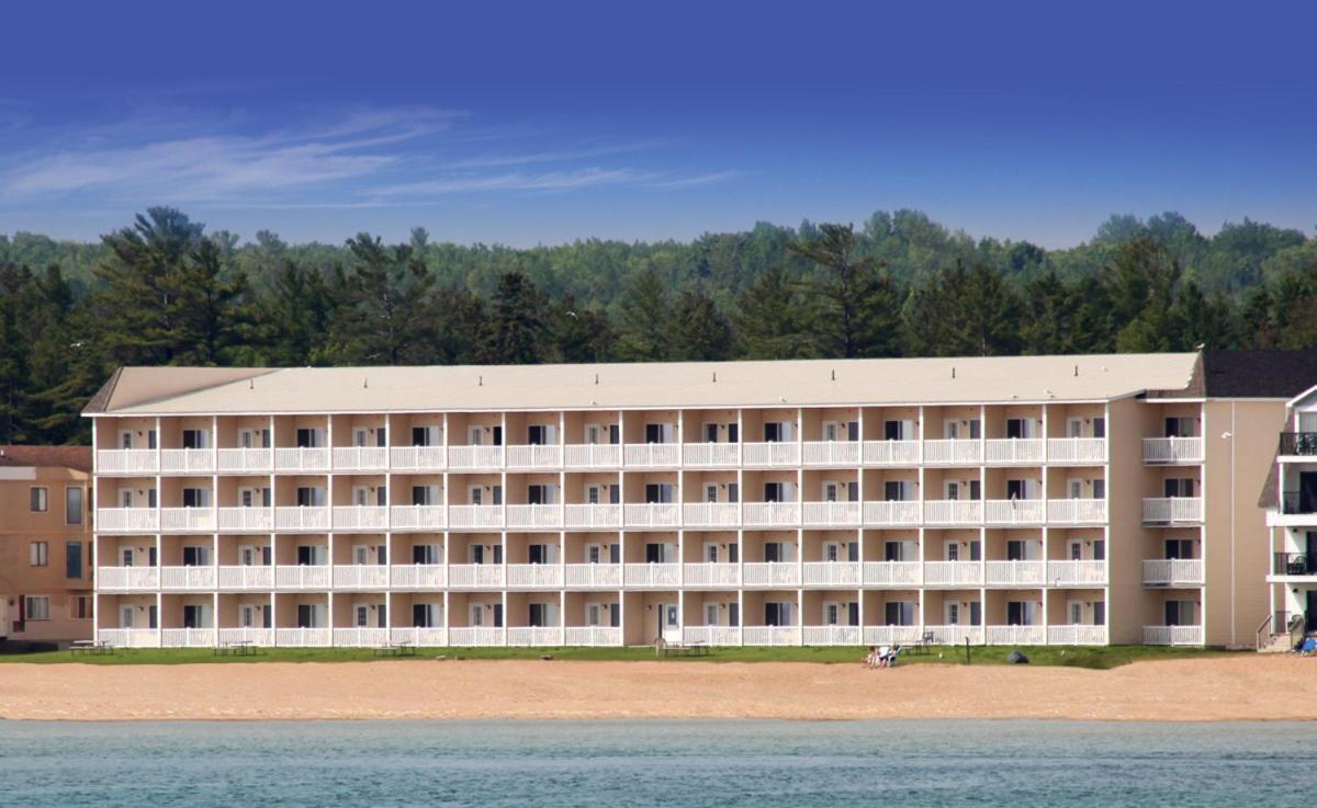 Mackinaw Beach And Bay Inn & Suites Mackinaw City Exteriér fotografie
