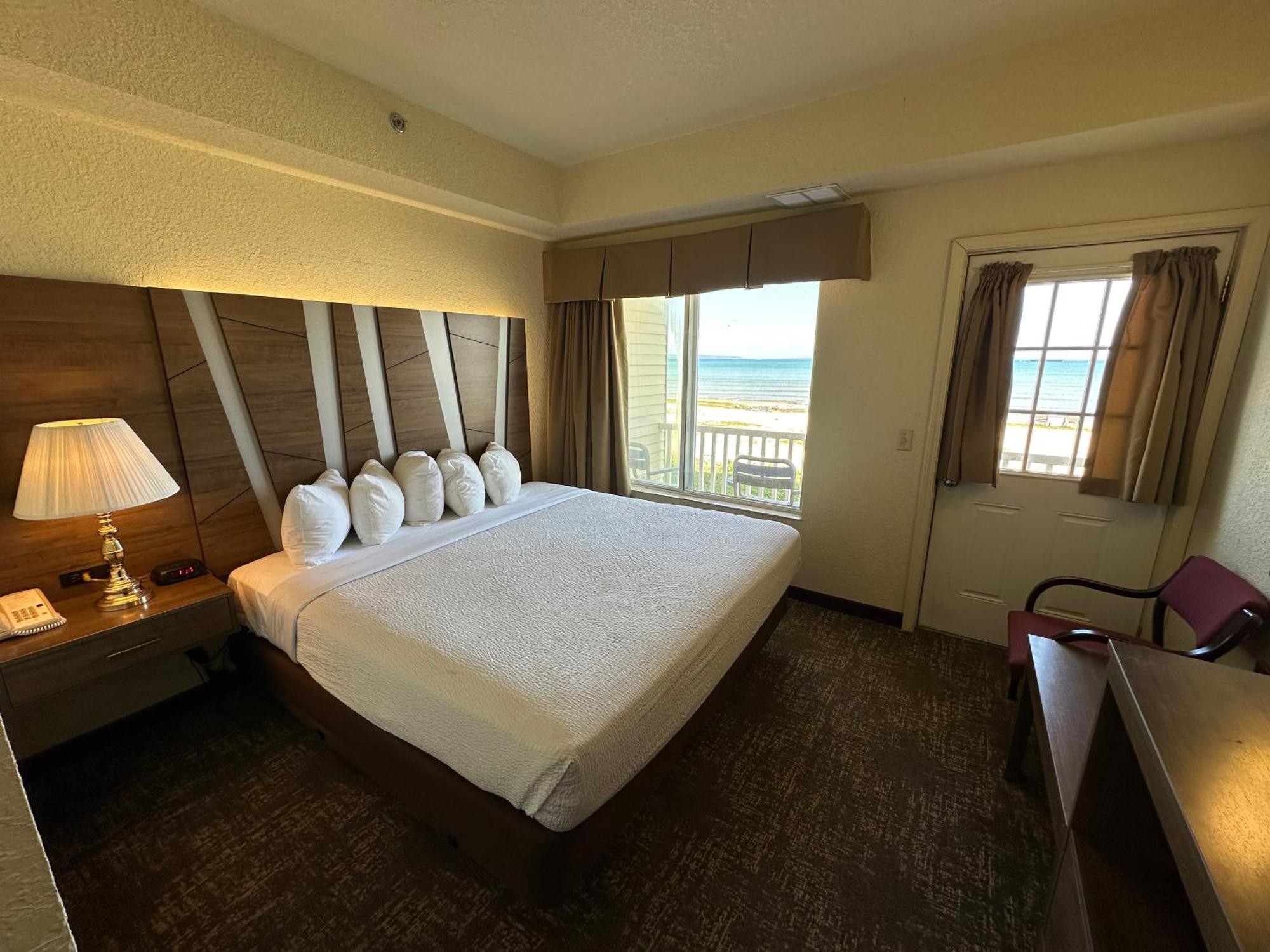 Mackinaw Beach And Bay Inn & Suites Mackinaw City Exteriér fotografie