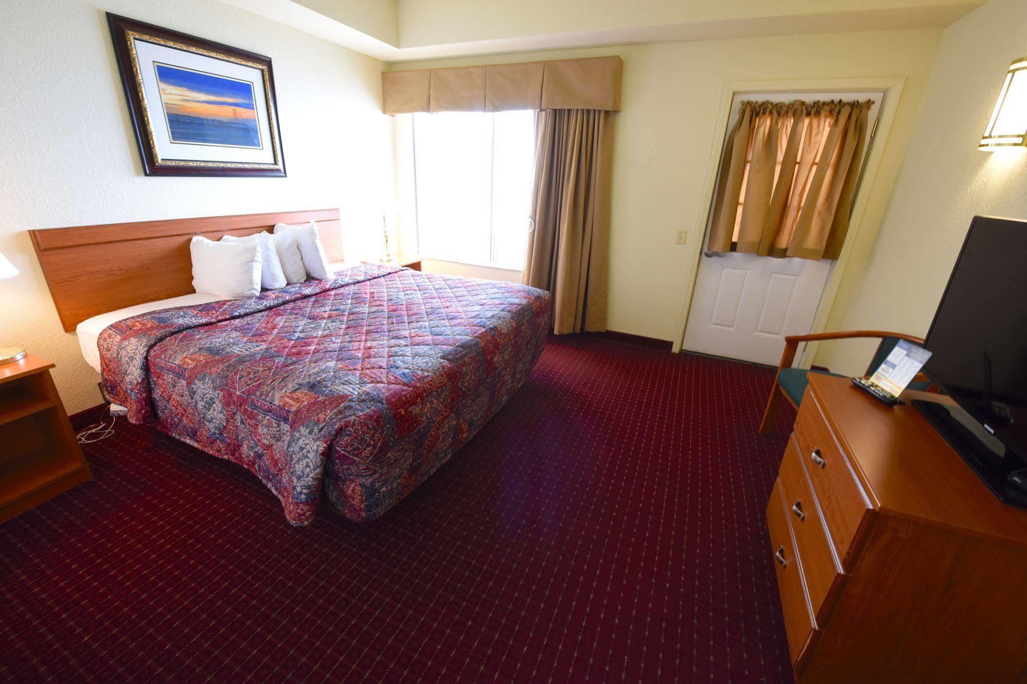 Mackinaw Beach And Bay Inn & Suites Mackinaw City Exteriér fotografie