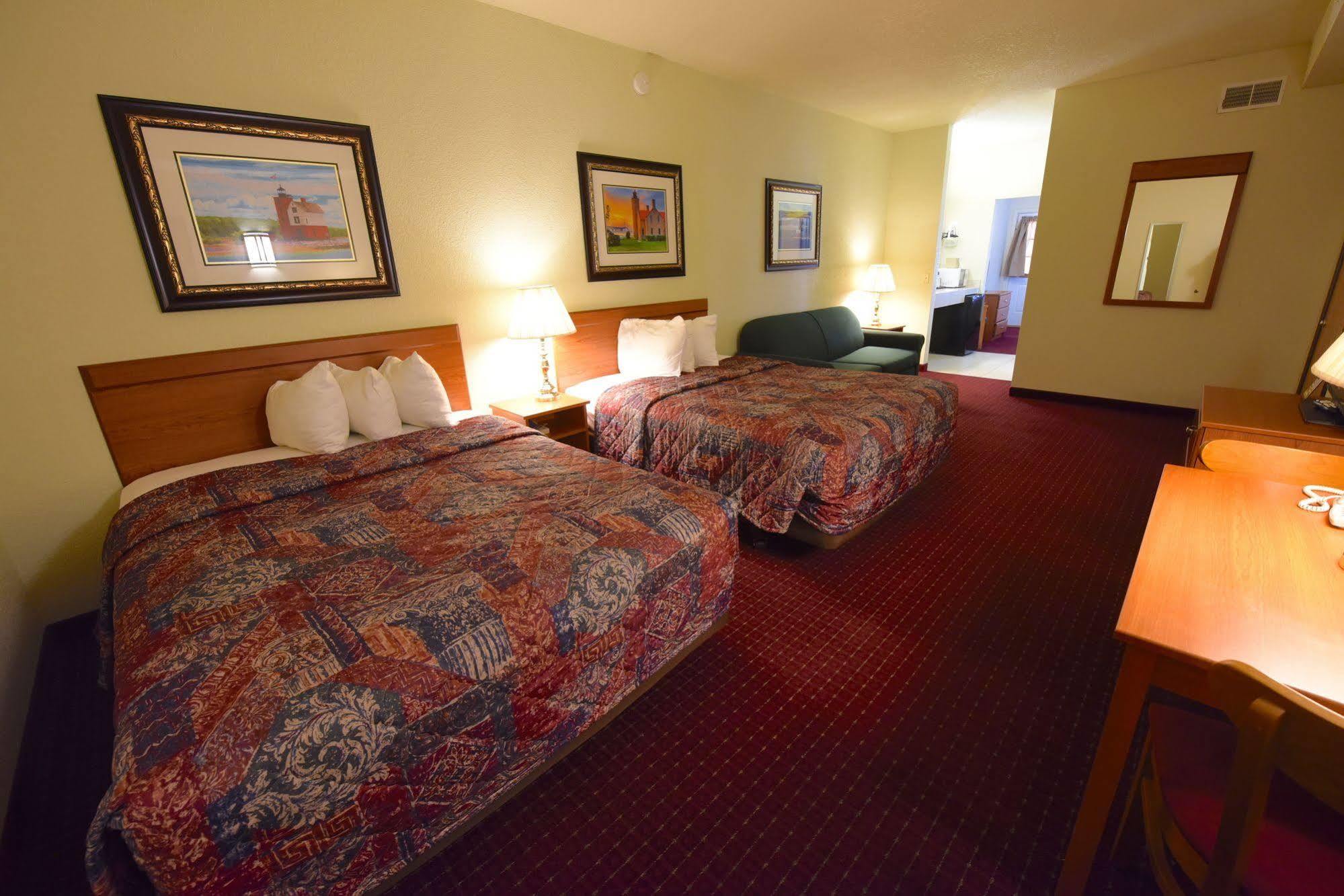 Mackinaw Beach And Bay Inn & Suites Mackinaw City Exteriér fotografie