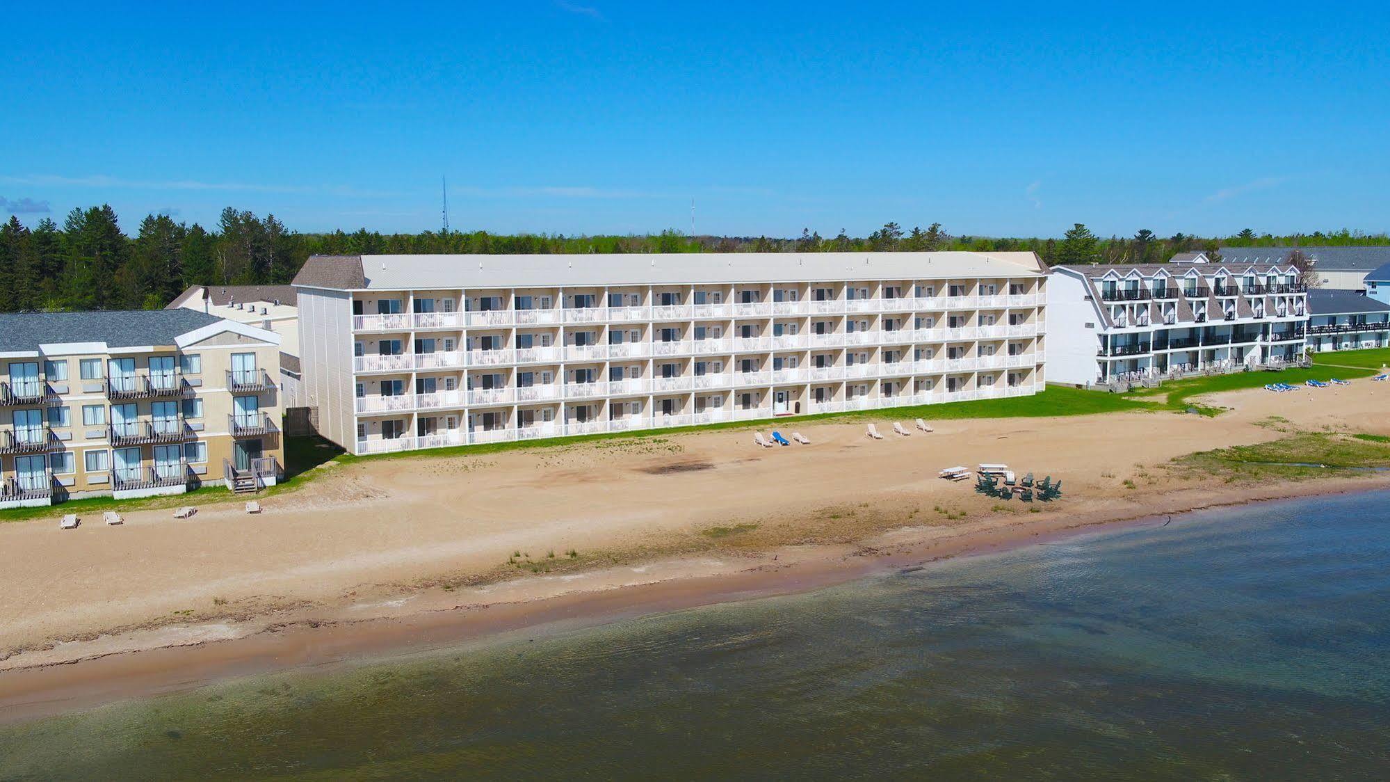 Mackinaw Beach And Bay Inn & Suites Mackinaw City Exteriér fotografie